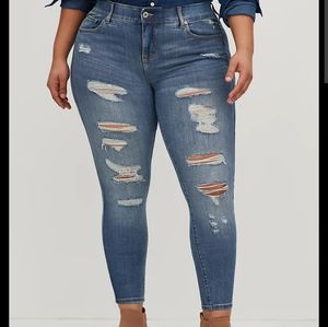 TORRID Premium Skinny Bombshell Jeans 22